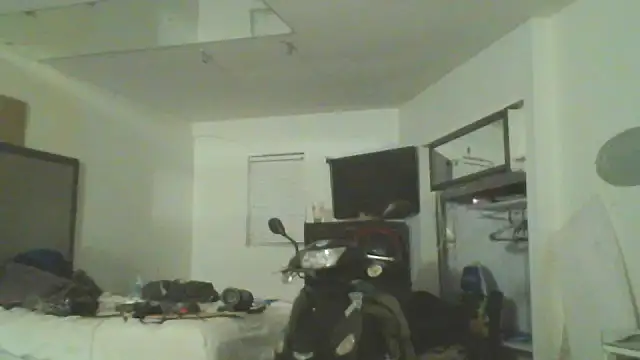Snapshot of CaptCraker chatting on 04-06-26, 06:03 CaptCraker online show from 04-06-26, 06:03