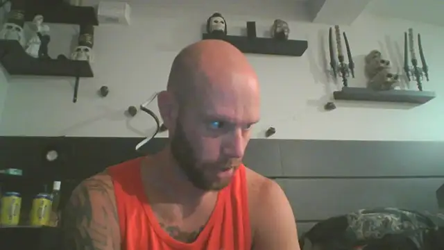 Snapshot of CaptCraker chatting on 04-10-26, 06:29 CaptCraker online show from 04-10-26, 06:29