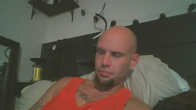 Snapshot of CaptCraker chatting on 04-11-26, 09:24 CaptCraker online show from 04-11-26, 09:24