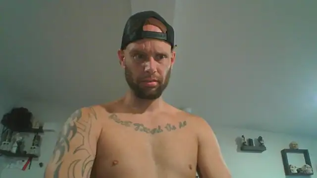 Snapshot of CaptCraker chatting on 04-29-26, 09:54 CaptCraker online show from 04-29-26, 09:54