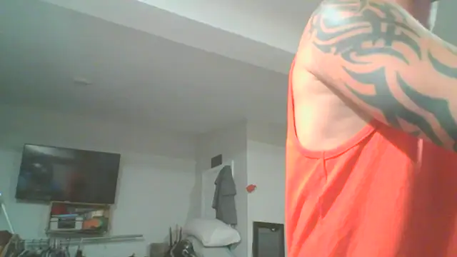 Snapshot of CaptCraker chatting on 05-16-26, 05:15 CaptCraker online show from 05-16-26, 05:15