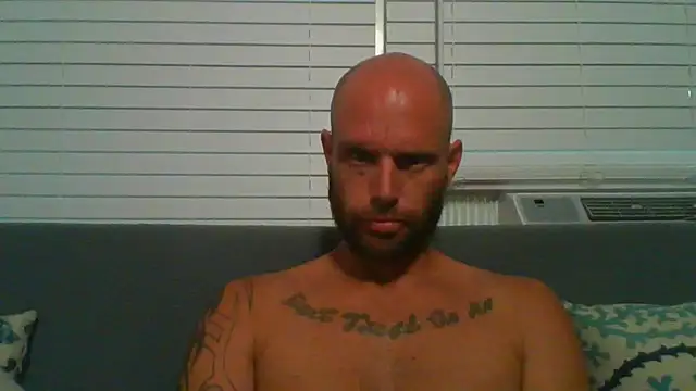 Snapshot of CaptCraker chatting on 06-06-26, 05:23 CaptCraker online show from 06-06-26, 05:23