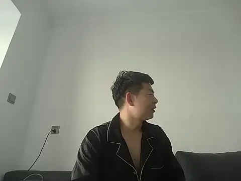 Snapshot of xiaosunsun01 chatting on 06-11-26, 08:23 xiaosunsun01 online show from 06-11-26, 08:23
