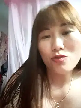 Snapshot of Lucxy-ki6 chatting on 06-05-26, 03:57 Lucxy-ki6 online show from 06-05-26, 03:57