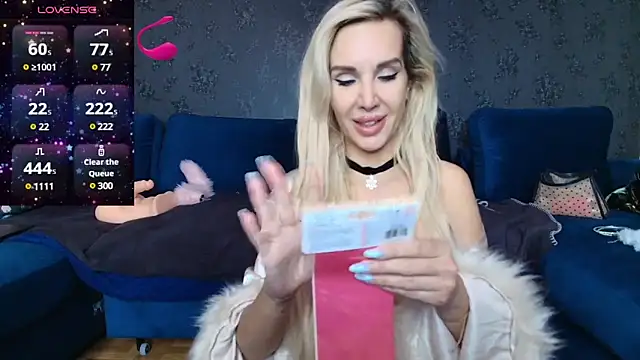 Snapshot of SexyQueenNina chatting on 12-24-24, 12:00 SexyQueenNina online show from 12-24-24, 12:00