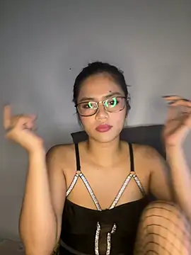 Kiee 19 online show from 05-30-26, 03:25