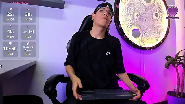 Bennet-Grayy online show from 04-19-26, 04:01