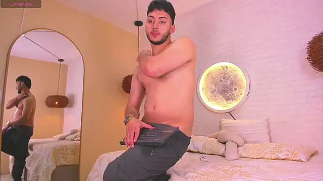 Snapshot of Dylan_vega01 chatting on 03-14-26, 04:01 Dylan vega01 online show from 03-14-26, 04:01