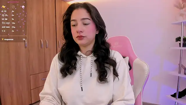 Snapshot of KittyFeet1 chatting on 06-04-26, 05:52 KittyFeet1 online show from 06-04-26, 05:52