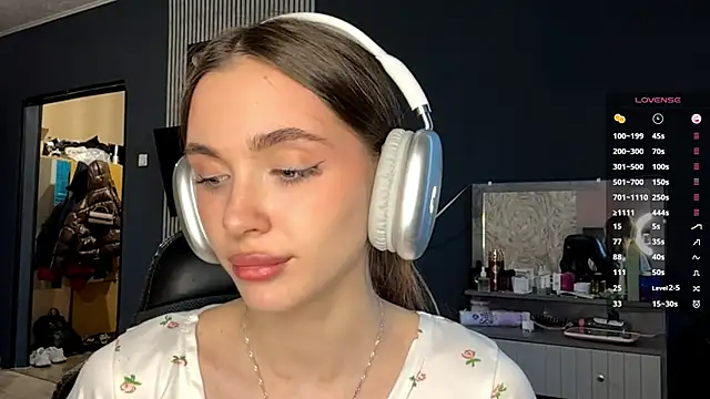 Veluxe online show from 03-31-26, 03:12