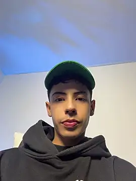 Snapshot of SebastianReed_ chatting on 06-20-26, 04:04 SebastianReed online show from 06-20-26, 04:04