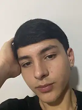 Snapshot of Andrew_restrepoo chatting on 05-17-26, 08:38 Andrew restrepoo online show from 05-17-26, 08:38