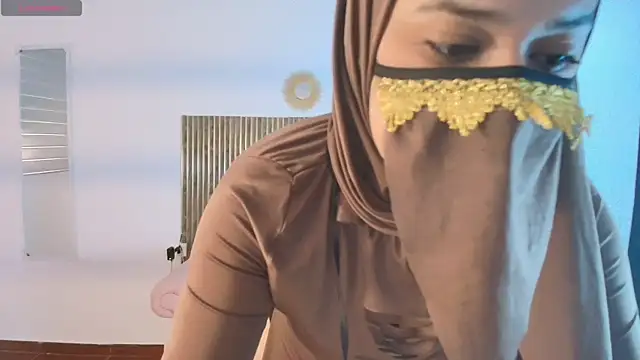 Snapshot of Aminaa_Kaarim chatting on 05-08-26, 06:24 Aminaa Kaarim online show from 05-08-26, 06:24
