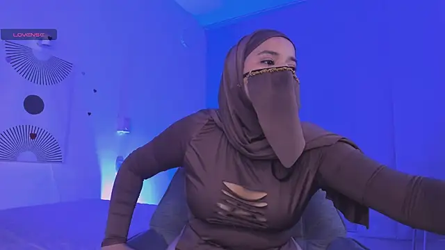 Snapshot of Aminaa_Kaarim chatting on 07-14-26, 02:05 Aminaa Kaarim online show from 07-14-26, 02:05