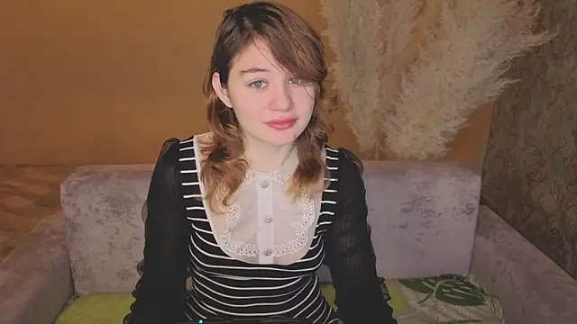 Snapshot of ElizabethRedWings chatting on 05-19-26, 01:56 ElizabethRedWings online show from 05-19-26, 01:56