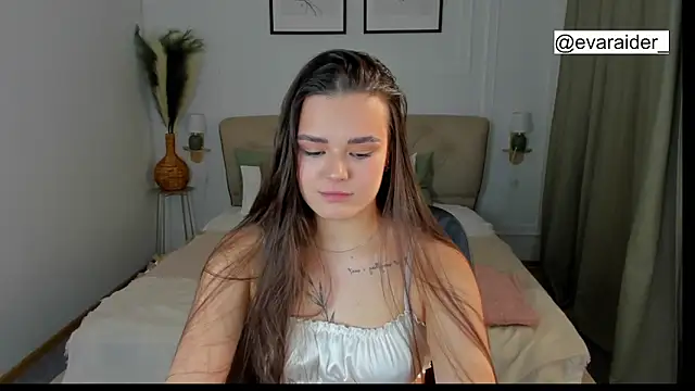 EvaRaider online show from 04-01-26, 01:23