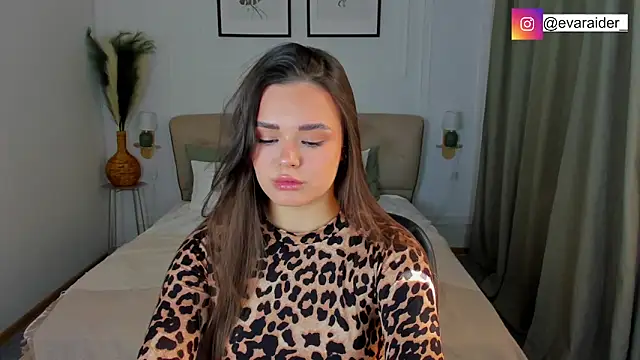 EvaRaider online show from 04-14-26, 01:06