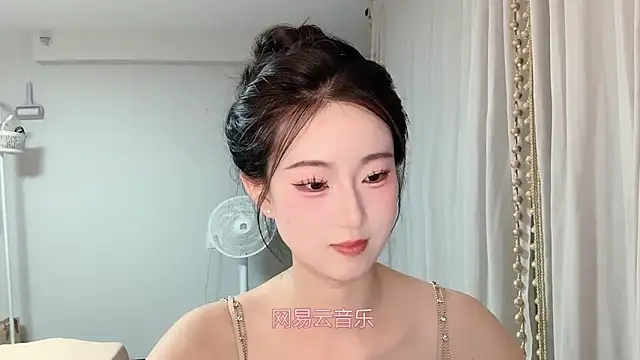 1X-yiyi online show from 05-11-26, 12:00