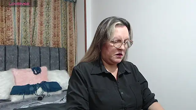 Snapshot of Malu_617 chatting on 05-30-26, 01:46 Malu 617 online show from 05-30-26, 01:46
