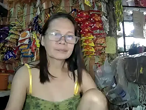 Snapshot of mommylicious_23 chatting on 05-14-26, 09:43 mommylicious 23 online show from 05-14-26, 09:43