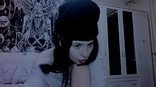 AllisonDeetz online show from 04-21-26, 08:23