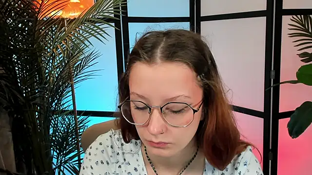 Snapshot of AmelieViolet chatting on 06-25-26, 03:17 AmelieViolet online show from 06-25-26, 03:17