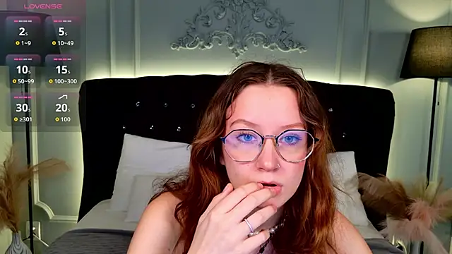 Snapshot of AmelieViolet chatting on 07-02-26, 10:21 AmelieViolet online show from 07-02-26, 10:21
