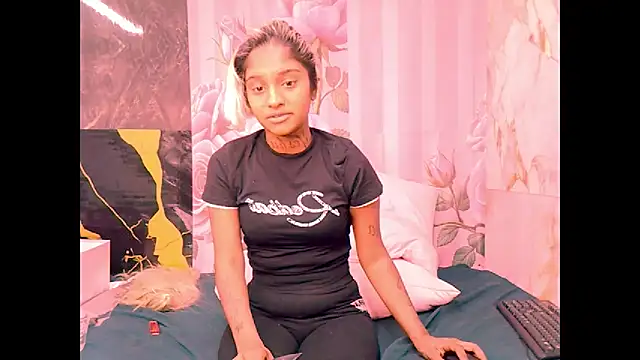 Snapshot of indian_barbie chatting on 05-17-26, 09:28 indian barbie online show from 05-17-26, 09:28