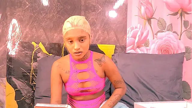 Snapshot of indian_barbie chatting on 06-03-26, 06:57 indian barbie online show from 06-03-26, 06:57