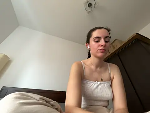 Snapshot of starlight_mo chatting on 03-25-26, 11:38 starlight mo online show from 03-25-26, 11:38