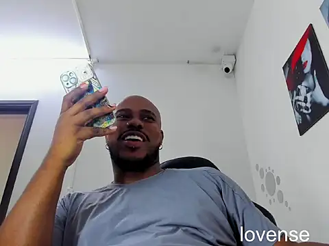 Snapshot of Alessandro_Hamed chatting on 05-07-26, 03:28 Alessandro Hamed online show from 05-07-26, 03:28