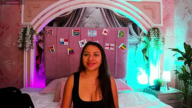 Snapshot of dulce_girls chatting on 06-29-26, 11:43 dulce girls online show from 06-29-26, 11:43