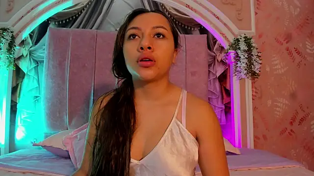 Snapshot of dulce_girls chatting on 07-25-26, 11:52 dulce girls online show from 07-25-26, 11:52