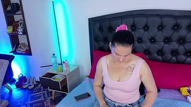 Scarlet Hiit online show from 07-10-26, 04:28