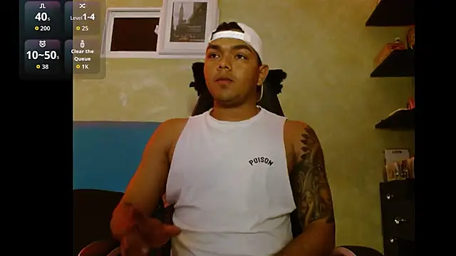 Snapshot of Secret_Sheyla chatting on 03-22-26, 01:20 Secret Sheyla online show from 03-22-26, 01:20