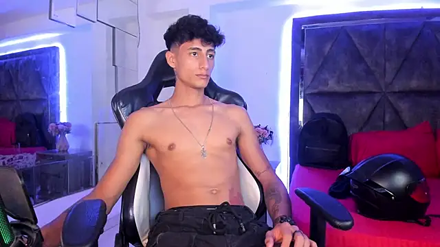 MaxiimoRomano  online show from 04-01-26, 01:41