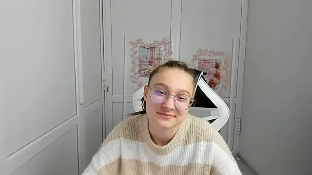 Snapshot of Mia_kristal chatting on 06-01-26, 07:43 Mia kristal online show from 06-01-26, 07:43