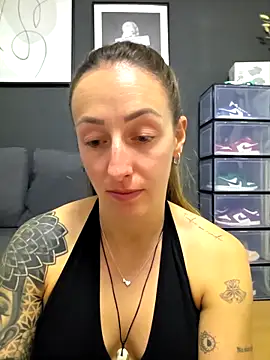 Snapshot of NicoleKaiser chatting on 04-06-26, 06:09 NicoleKaiser online show from 04-06-26, 06:09