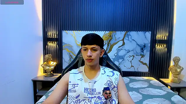 Snapshot of AdrianFranko chatting on 06-05-26, 01:28 AdrianFranko online show from 06-05-26, 01:28