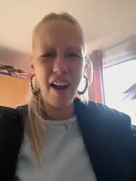 LeniMaria online show from 04-03-26, 04:05