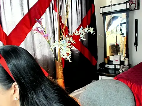 PenelopeSuency online show from 04-14-26, 01:50