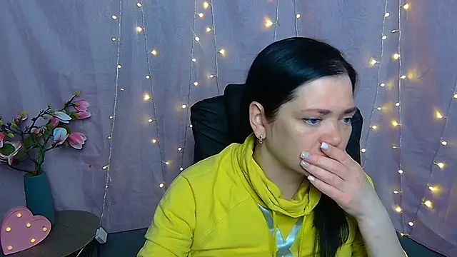 LauraFinn online show from 03-24-26, 01:27