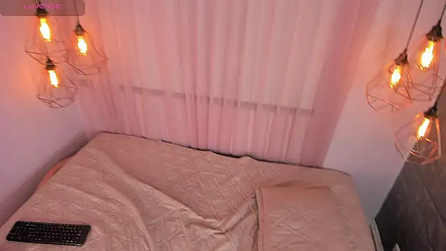 Snapshot of Magic_katt chatting on 03-28-26, 10:31 Magic katt online show from 03-28-26, 10:31