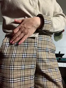 tieuvy6 online show from 03-26-26, 01:49