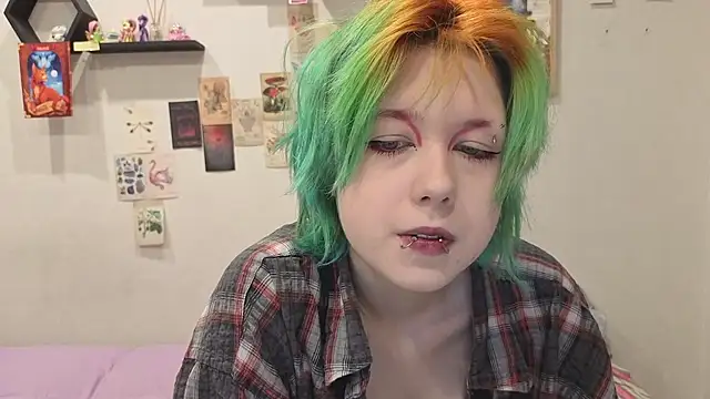 LittleKittenStar online show from 05-31-26, 06:09