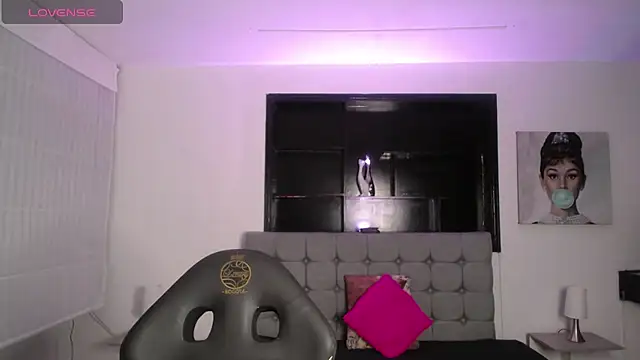 Melannyy V online show from 06-16-26, 01:03
