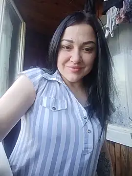 Snapshot of Elsie-Nora chatting on 06-12-26, 04:44 Elsie-Nora online show from 06-12-26, 04:44