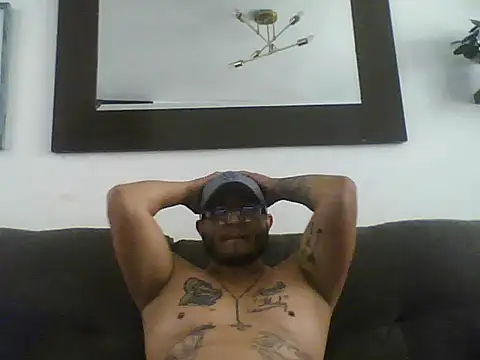 Snapshot of HOTB0Y18 chatting on 04-14-26, 07:42 HOTB0Y18 online show from 04-14-26, 07:42