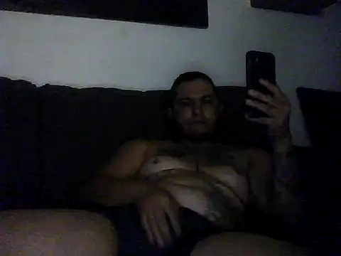 Snapshot of HOTB0Y18 chatting on 04-17-26, 07:22 HOTB0Y18 online show from 04-17-26, 07:22