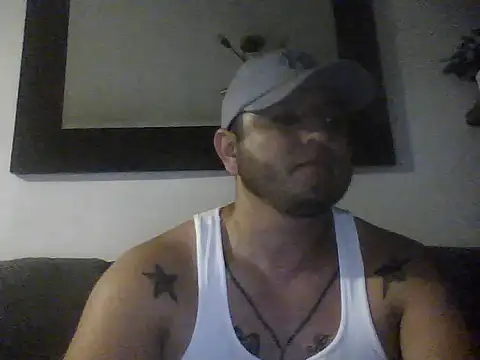 Snapshot of HOTB0Y18 chatting on 04-22-26, 07:11 HOTB0Y18 online show from 04-22-26, 07:11
